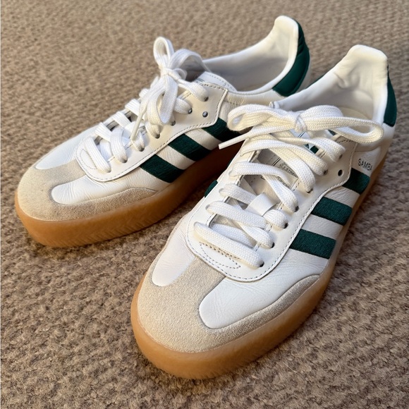 Adidas Sambae Women’s Shoes in White and Green with Gum Sole - Picture 2 of 5